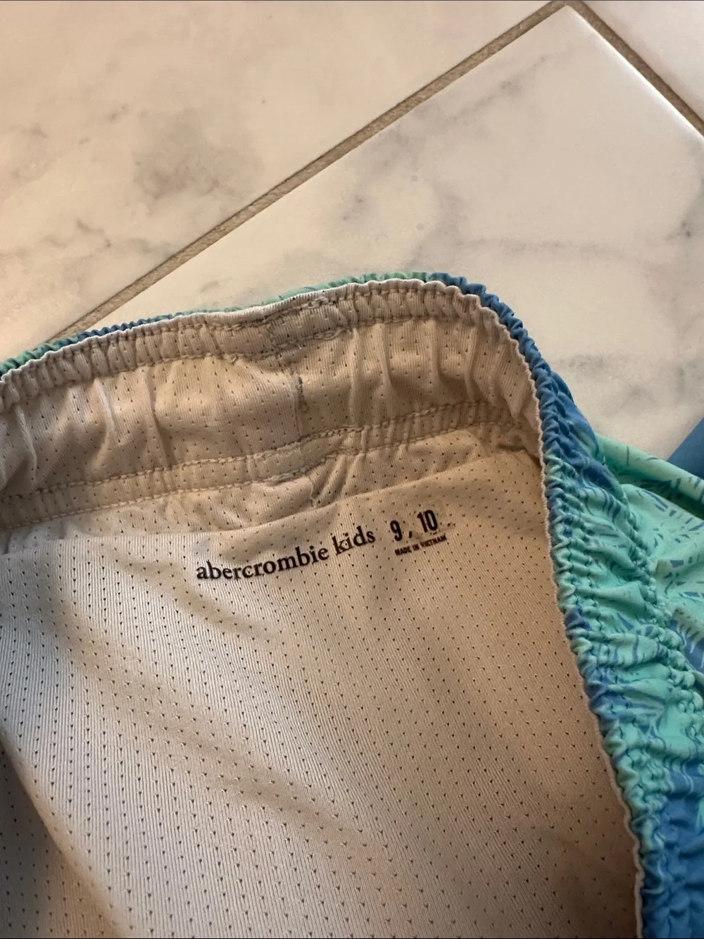 Abercrombie kids 9/10 Blue & Green Palm Print Swim Shorts